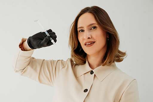 Heilpraktikerin Elisa Birkelbach, Inhaberin von THE SKIN – Faltenunterspritzung in Heilbronn